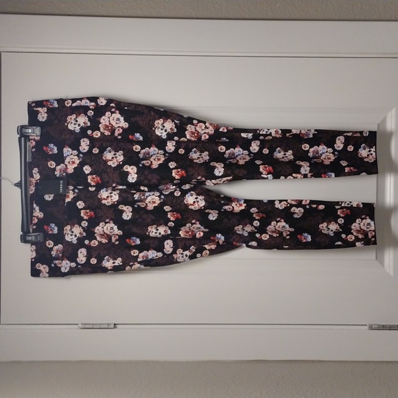 Torrid Pixie Ponte Floral Skull Pants 2X - Picture 4 of 8
